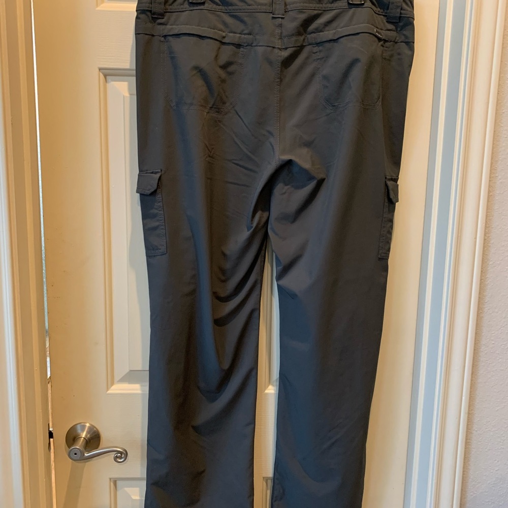 Women’s Eddie Bauer cargo pants, size 14. Khaki green, practically new!